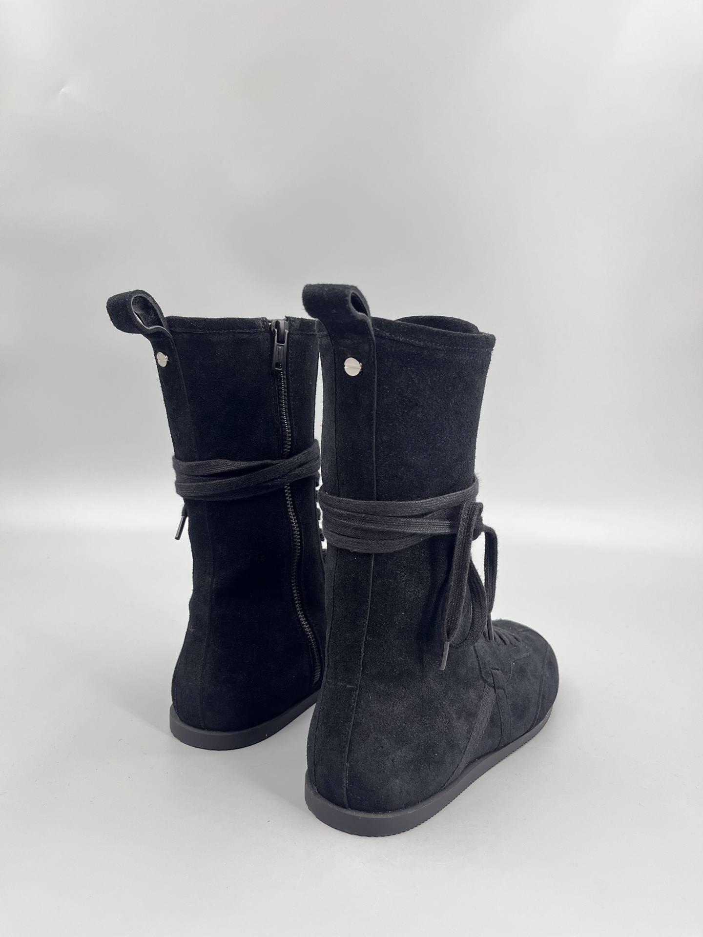“Ann Demeulemeester Fall Winter Boots: Boxing and Sneaker Fusion for Sporty Retro ’80s Charm” - 图片 6