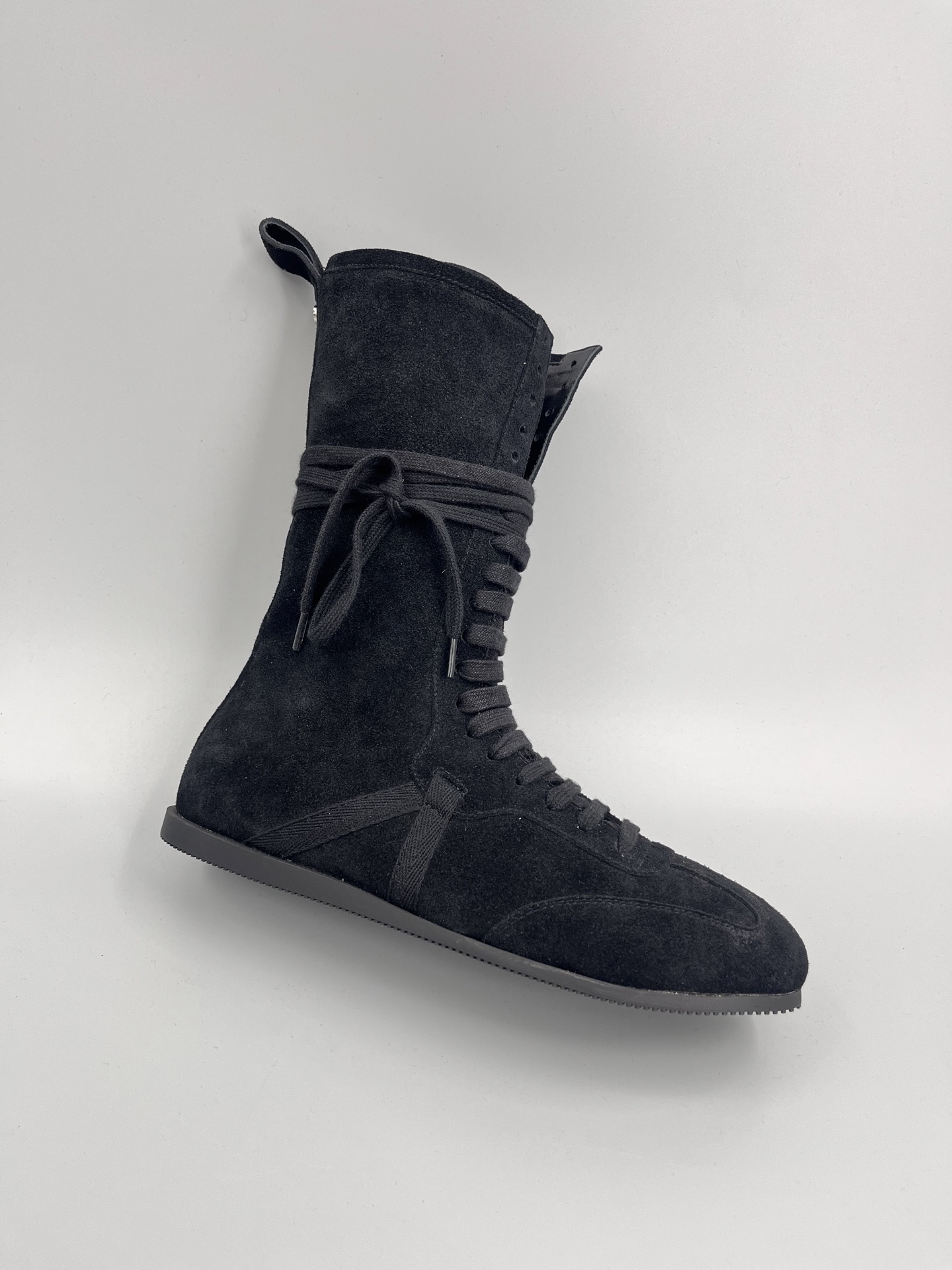 “Ann Demeulemeester Fall Winter Boots: Boxing and Sneaker Fusion for Sporty Retro ’80s Charm” - 图片 5