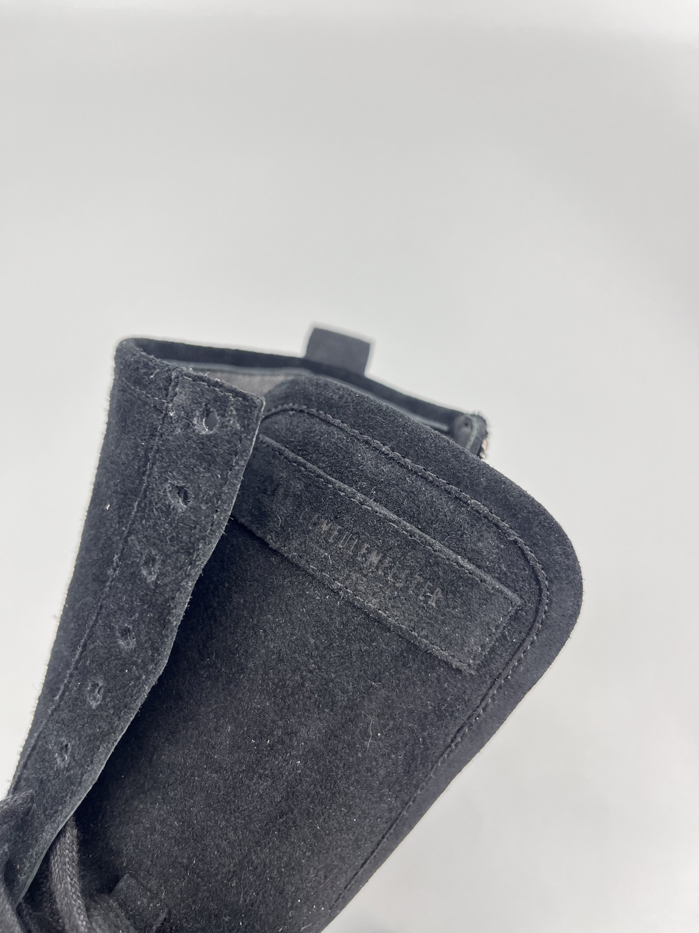 “Ann Demeulemeester Fall Winter Boots: Boxing and Sneaker Fusion for Sporty Retro ’80s Charm” - 图片 9