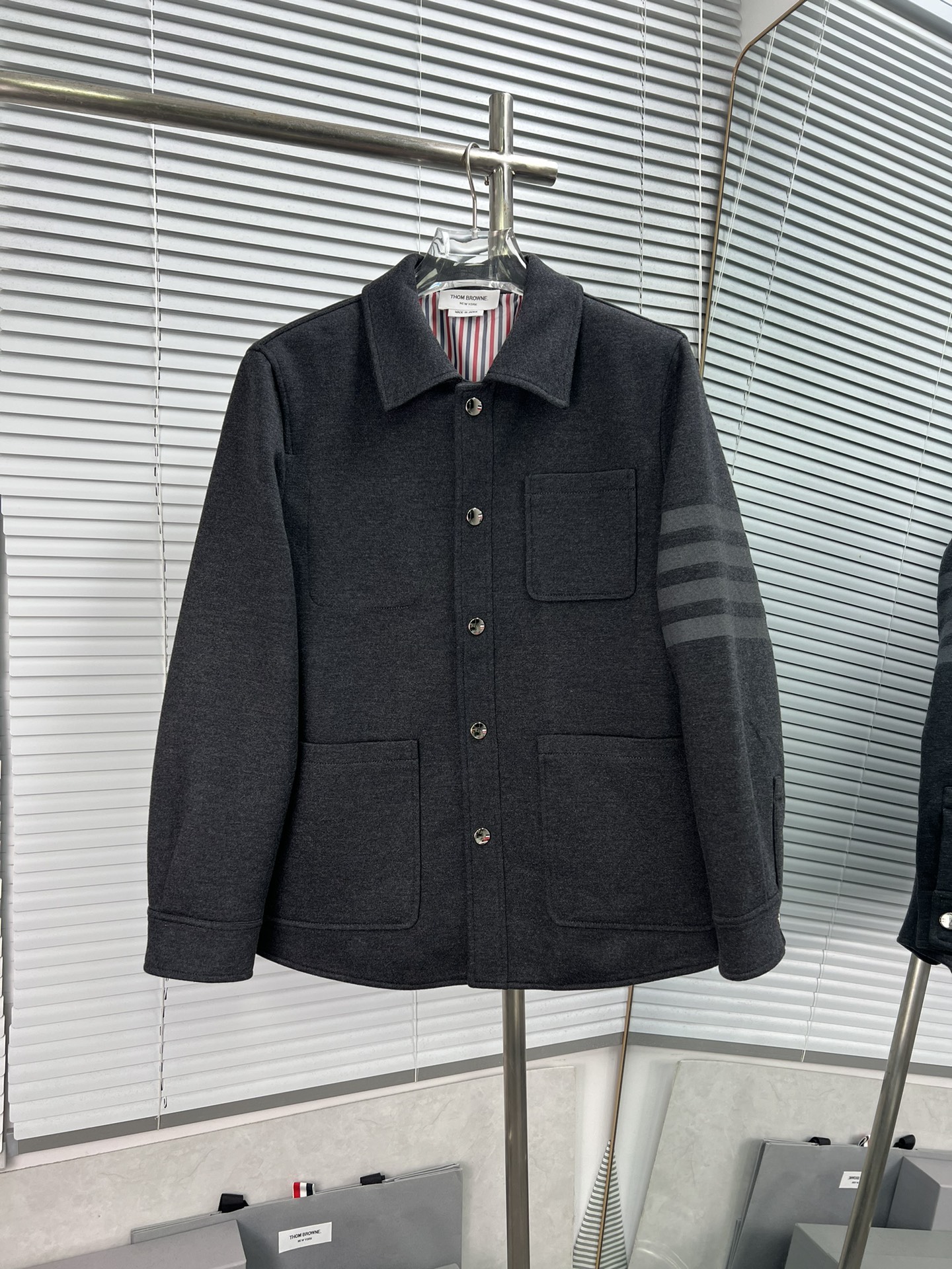 Nueva chaqueta tipo blazer de THomBrowne de lana y pelo de camello, con solapas, estilo colegial británico de…