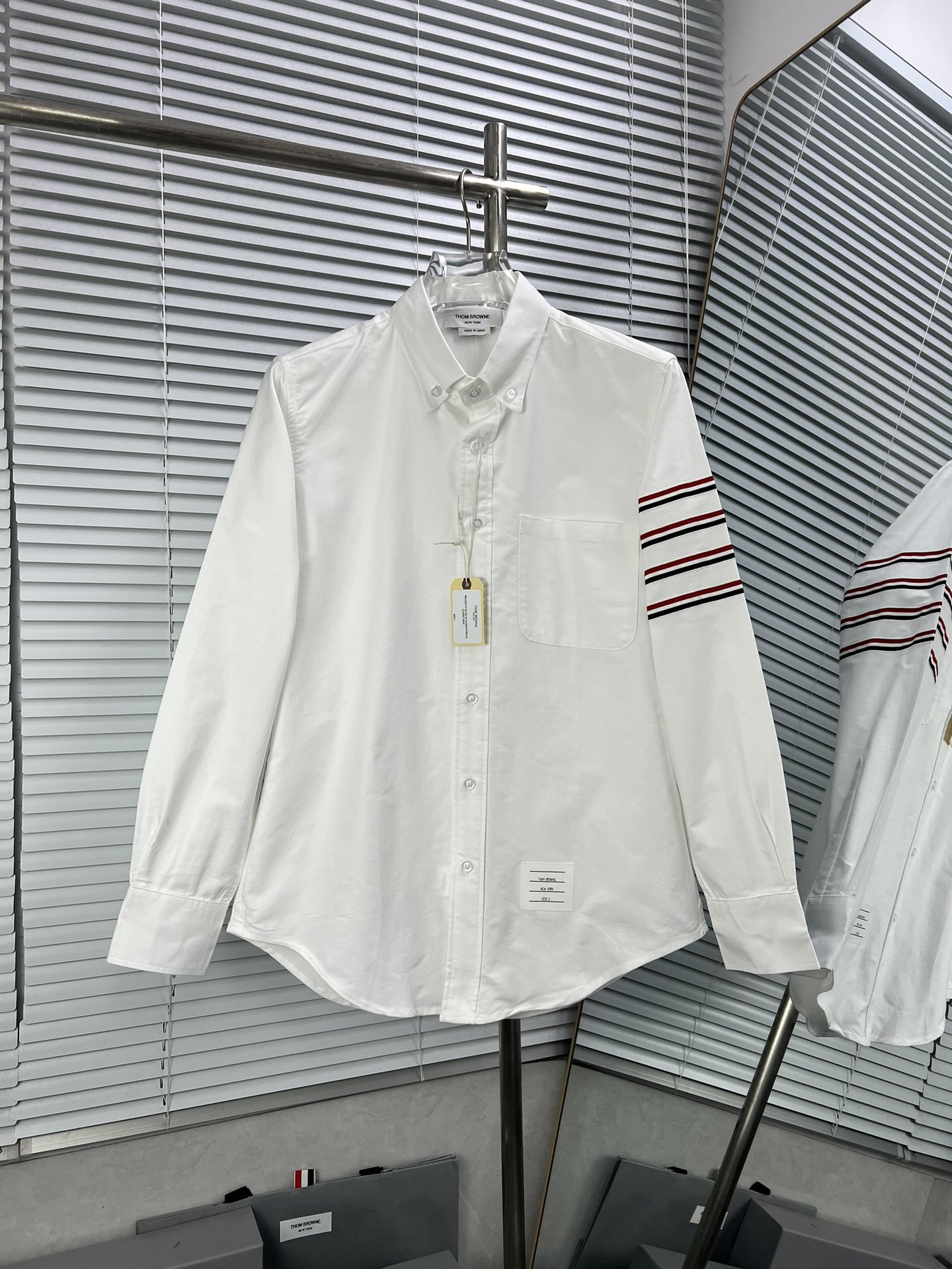 THOM BROWNE Camisa | Camisa de manga larga TB 24/SS con cinta de cuatro rayas, clásica etiqueta de cinta de 4 barras, t…