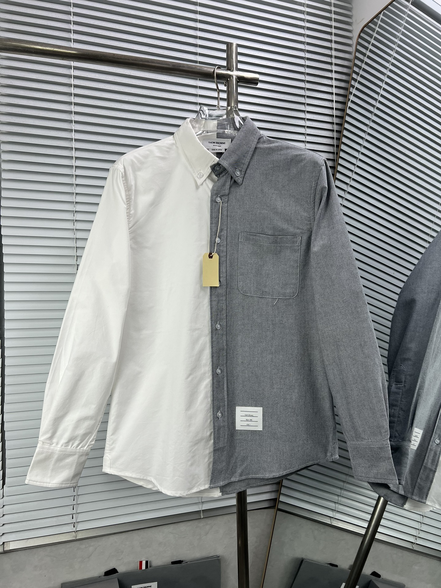 THOM BROWNE Camisa | Camisa de manga larga TB 24/SS gris con paneles, tela Oxford de algodón 100% personalizada, corte …
