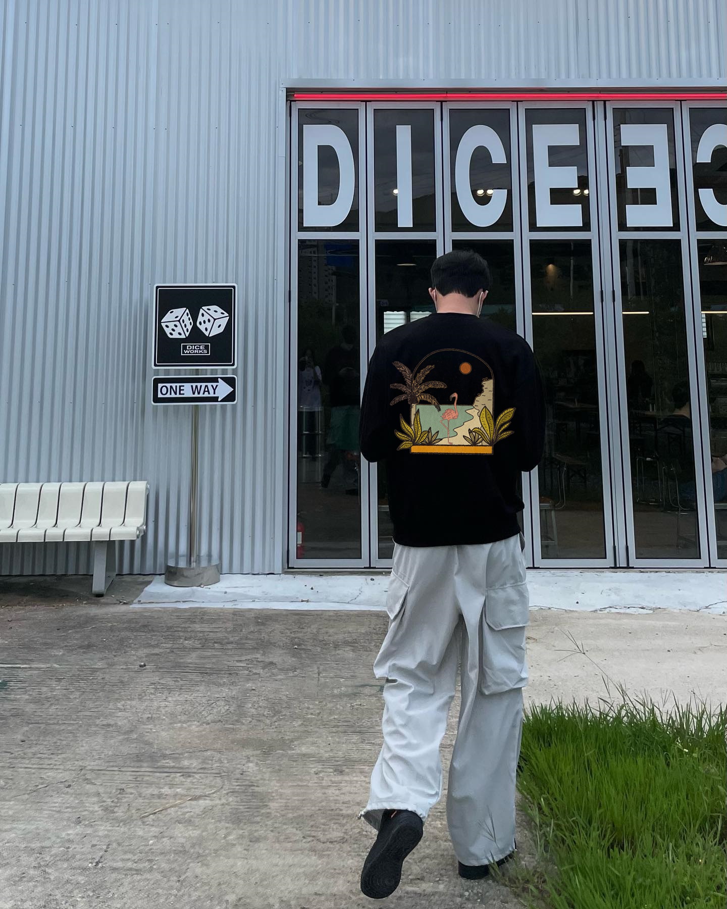 供货价:💰90 ♦️另有升级版本💰105
Mlb- ny 洋基队火烈鸟冬季加绒加厚圆领卫衣

【高端冬季加绒卫衣系列】
本款甄选530g银狐绒加厚面料 区别市场便宜货200g低廉单薄品质 软糯亲肤 超级保暖 不起球不褪色不变形 质量超级好，柔软的让你爱不释手，布料挺实，绝对厚实，打底单穿都是百搭，绝绝子百搭！

宽松版型，大厂做工，各个细节走线都做到了极致，完美。
全棉罗纹袖口和下摆，稳固贴合，冬季必备单品
细节到位！重工品质！真正品质好款


订制官网原版三标
品♦️另有升级版本到位 放心入手✅
            
Color：黑色/白色
Size：M/L/XL

                    胸围         肩宽       衣长
           M       120          60           70      
           L        125          62           72               
           XL      130         64           74  
              
           【注：手工测量 存在1～3 cm 误差】