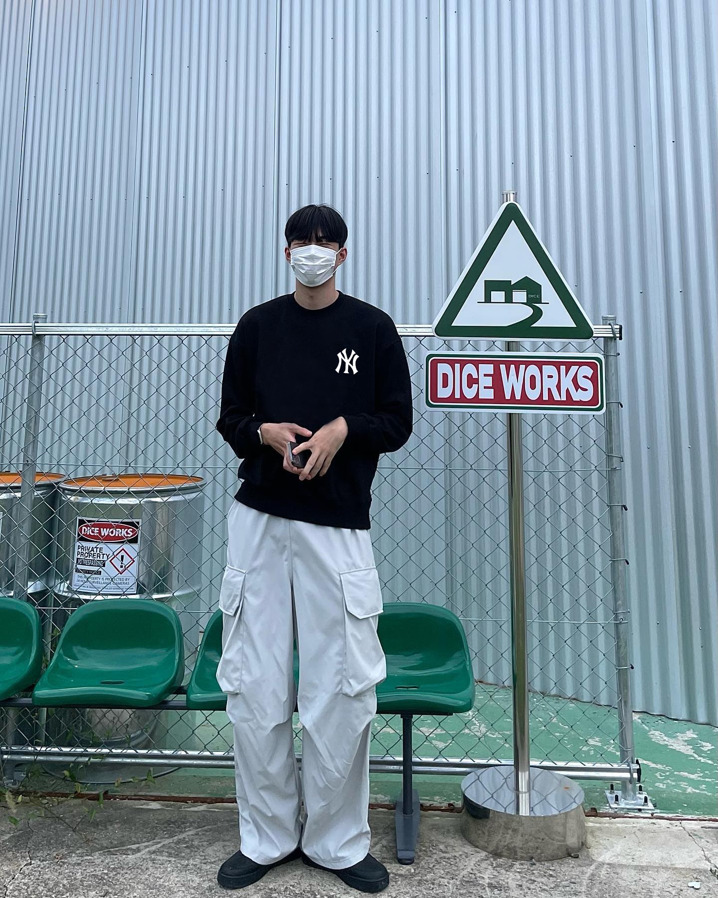 供货价:💰90 ♦️另有升级版本💰105
Mlb- ny 洋基队火烈鸟冬季加绒加厚圆领卫衣

【高端冬季加绒卫衣系列】
本款甄选530g银狐绒加厚面料 区别市场便宜货200g低廉单薄品质 软糯亲肤 超级保暖 不起球不褪色不变形 质量超级好，柔软的让你爱不释手，布料挺实，绝对厚实，打底单穿都是百搭，绝绝子百搭！

宽松版型，大厂做工，各个细节走线都做到了极致，完美。
全棉罗纹袖口和下摆，稳固贴合，冬季必备单品
细节到位！重工品质！真正品质好款


订制官网原版三标
品♦️另有升级版本到位 放心入手✅
            
Color：黑色/白色
Size：M/L/XL

                    胸围         肩宽       衣长
           M       120          60           70      
           L        125          62           72               
           XL      130         64           74  
              
           【注：手工测量 存在1～3 cm 误差】