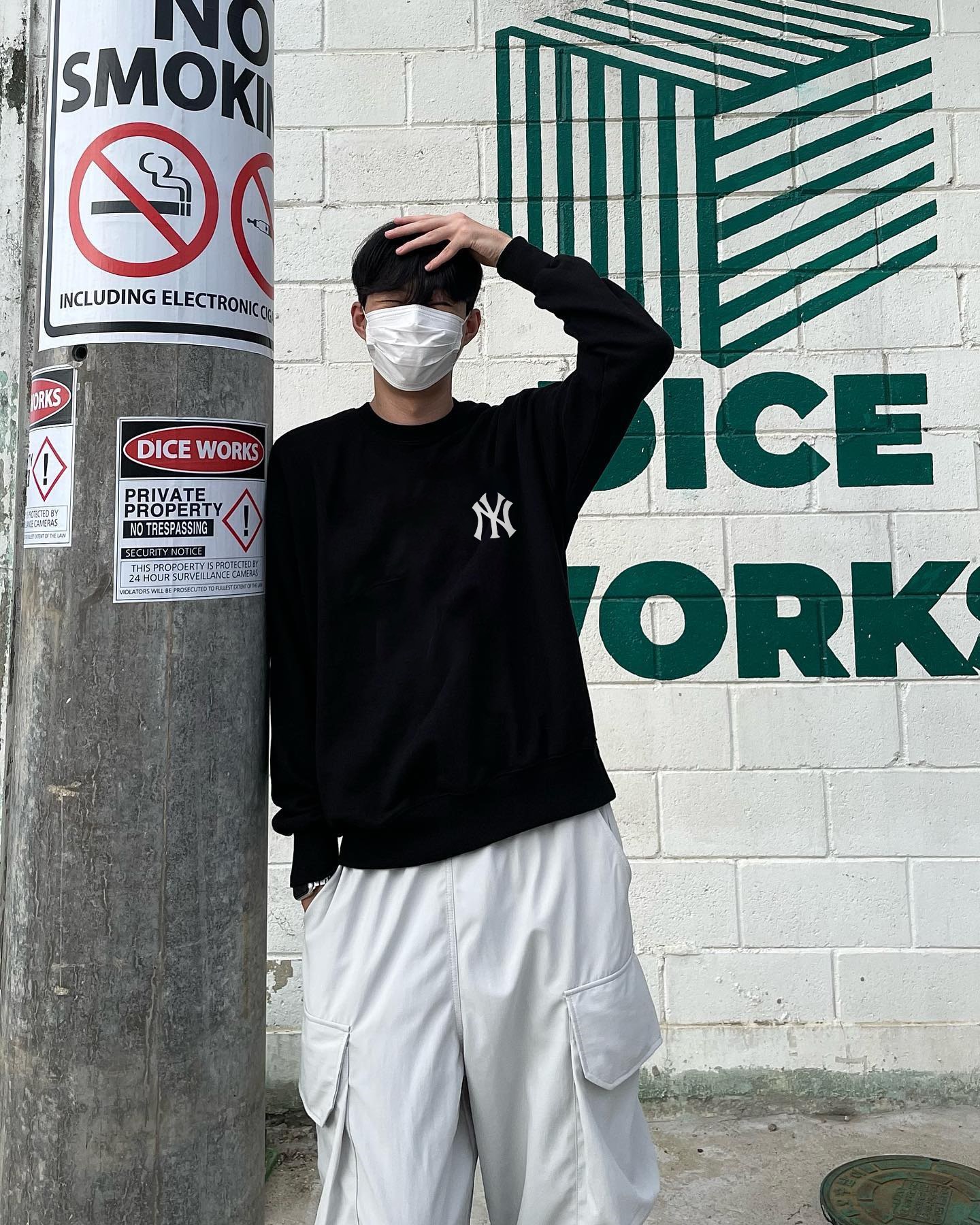 供货价:💰90 ♦️另有升级版本💰105
Mlb- ny 洋基队火烈鸟冬季加绒加厚圆领卫衣

【高端冬季加绒卫衣系列】
本款甄选530g银狐绒加厚面料 区别市场便宜货200g低廉单薄品质 软糯亲肤 超级保暖 不起球不褪色不变形 质量超级好，柔软的让你爱不释手，布料挺实，绝对厚实，打底单穿都是百搭，绝绝子百搭！

宽松版型，大厂做工，各个细节走线都做到了极致，完美。
全棉罗纹袖口和下摆，稳固贴合，冬季必备单品
细节到位！重工品质！真正品质好款


订制官网原版三标
品♦️另有升级版本到位 放心入手✅
            
Color：黑色/白色
Size：M/L/XL

                    胸围         肩宽       衣长
           M       120          60           70      
           L        125          62           72               
           XL      130         64           74  
              
           【注：手工测量 存在1～3 cm 误差】