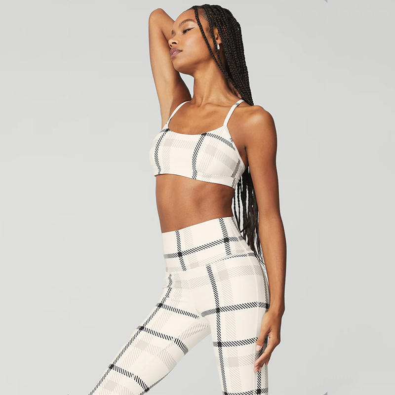 Alo sports bra yoga white and black
