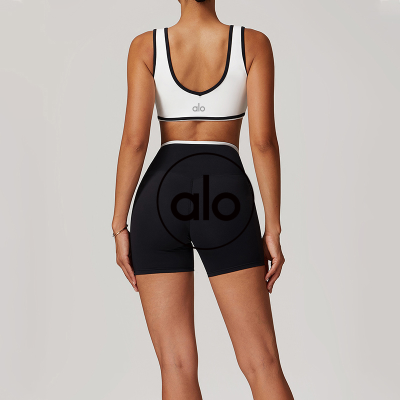 Alo sports bra yoga white and black