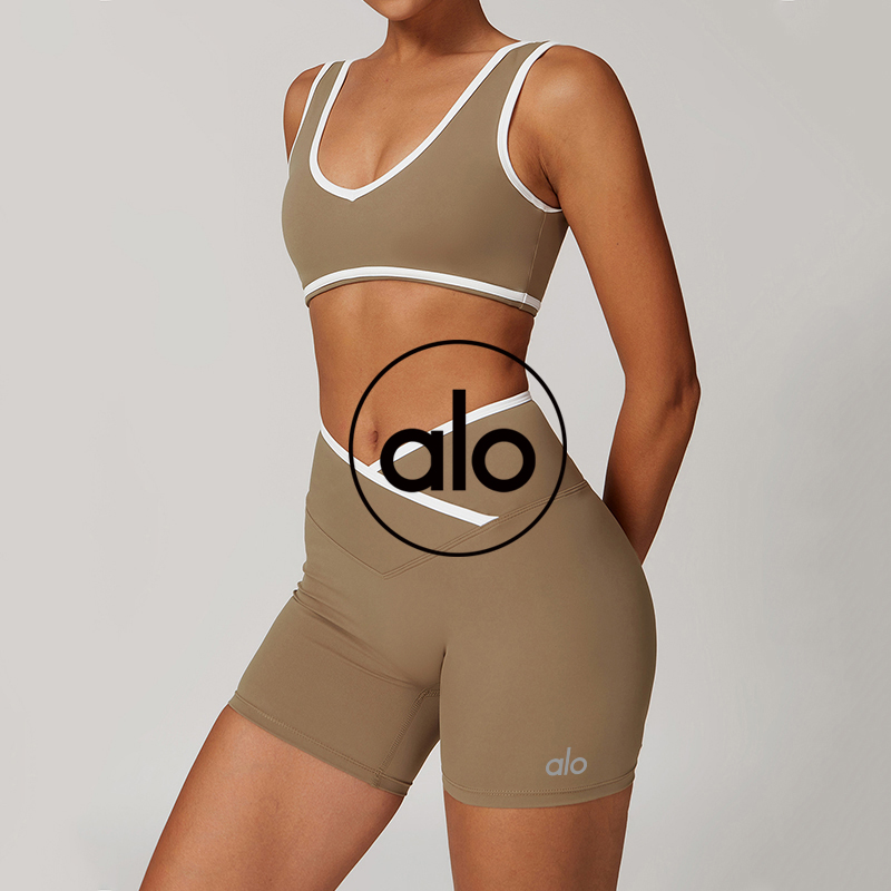 Alo sports bra yoga white and black