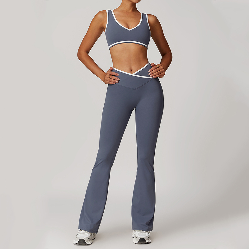 Alo sports bra yoga white and black