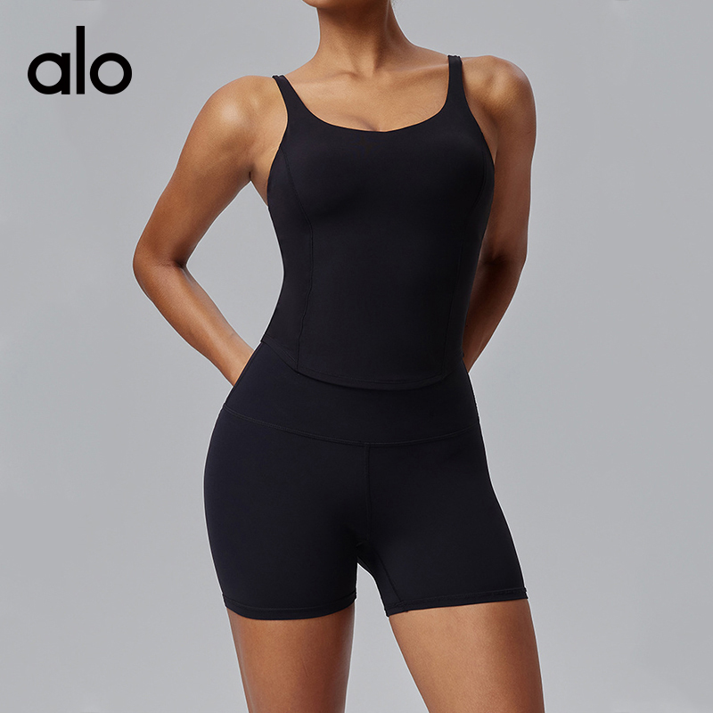 ALO YOGA 💰63💎支持一件代发 
aloyoga裸感瑜伽裤三分裤速干紧身短裤提臀训练健身短裤
【品牌】ALO 
【款号】DK2432
【面料】锦纶/氨纶
【颜色】安哥拉红，板栗色，电光玫红，海军蓝色，黑色，元气粉，沼泽绿色
【尺码】S，M，L，XL，2XL，3XL
 专柜同款品质，厂家直销，货源充足，售后保障