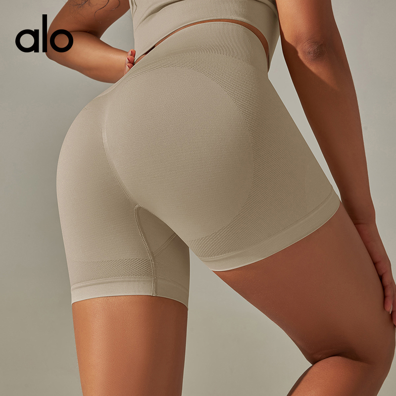 ALO YOGA  💰68💎支持一件代发
aloyoga短裤高腰瑜伽裤显瘦骑行三分裤提臀无痕健身短裤
【品牌】ALO 
【款号】DK6606
【面料】锦纶/氨纶
【颜色】黑色，卡其色，奶白色，浅粉色，浅灰色，浅绿色，深灰色
【尺码】S，M，L，XL
 专柜同款品质，厂家直销，货源充足，售后保障