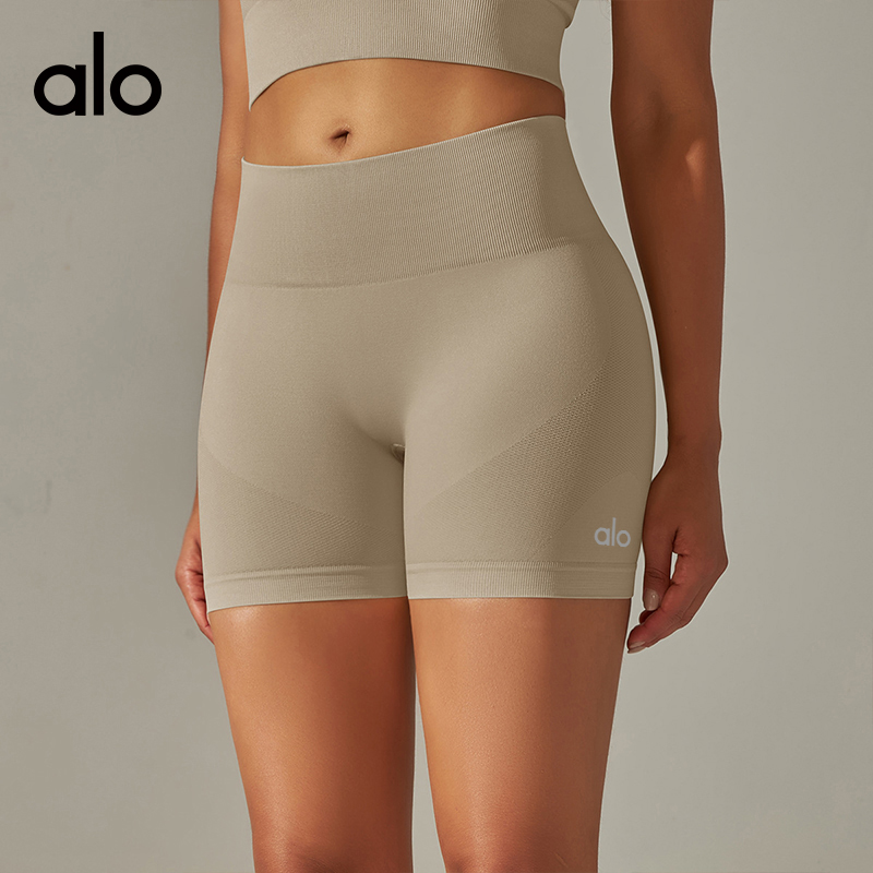 ALO YOGA  💰68💎支持一件代发
aloyoga短裤高腰瑜伽裤显瘦骑行三分裤提臀无痕健身短裤
【品牌】ALO 
【款号】DK6606
【面料】锦纶/氨纶
【颜色】黑色，卡其色，奶白色，浅粉色，浅灰色，浅绿色，深灰色
【尺码】S，M，L，XL
 专柜同款品质，厂家直销，货源充足，售后保障