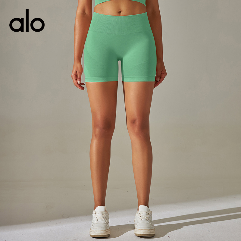 ALO YOGA  💰68💎支持一件代发
aloyoga短裤高腰瑜伽裤显瘦骑行三分裤提臀无痕健身短裤
【品牌】ALO 
【款号】DK6606
【面料】锦纶/氨纶
【颜色】黑色，卡其色，奶白色，浅粉色，浅灰色，浅绿色，深灰色
【尺码】S，M，L，XL
 专柜同款品质，厂家直销，货源充足，售后保障