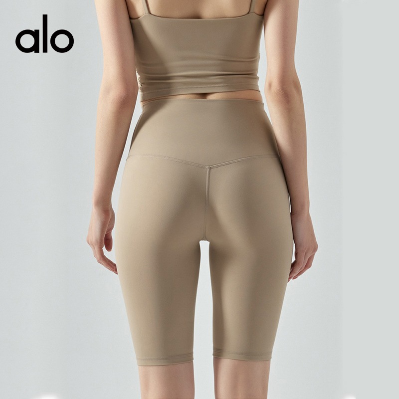ALO YOGA💰78💎支持一件代发
aloyoga裸感无痕高腰提臀后腰口袋运动健身瑜伽短裤
【品牌】ALO 
【款号】DSS424
【面料】锦纶/氨纶
【颜色】板栗色，海军蓝，黑色，卡其色，可可色，绿豆沙，石墨灰，粘土粉
【尺码】S，M，L，XL
 专柜同款品质，厂家直销，货源充足，售后保障