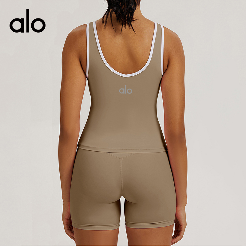 ALO YOGA💰83💎支持一件代发
aloyoga裸感紧身拼色运动背心露背瑜伽背心健身服
【品牌】ALO 
【款号】BX6009
【面料】锦纶/氨纶
【颜色】黑色，可可棕，蓝灰色，樱花粉，徽章蓝，水波蓝，芋泥紫
【尺码】S，M，L，XL
 专柜同款品质，厂家直销，货源充足，售后保障