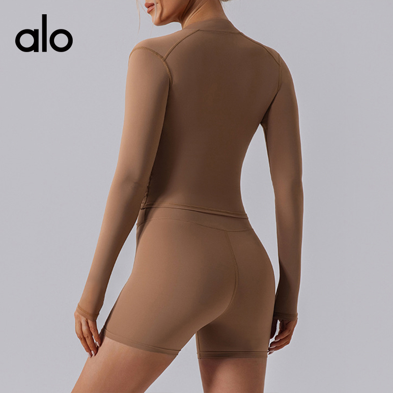ALO YOGA 💰98💎支持一件代发
aloyoga 健身运动长袖修身拉链开衫紧身瑜伽服外套
【品牌】AlO
【款号】YW526
【面料】锦纶/氨纶
【颜色】黑色，棕色，紫色，水泥色，绿色
【尺码】S，M，L，XL
 专柜同款品质，厂家直销，货源充足，售后保障