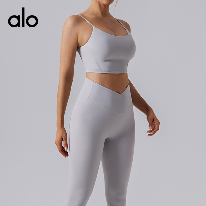 ALO YOGA 💰78💎支持一件代发
aloyoga 裸感运动内衣细肩带瑜伽吊带速干健身文胸
【品牌】AlO
【款号】YW528
【面料】锦纶/氨纶
【颜色】黑色，棕色，紫色，水泥色，绿色
【尺码】S，M，L，XL
 专柜同款品质，厂家直销，货源充足，售后保障
