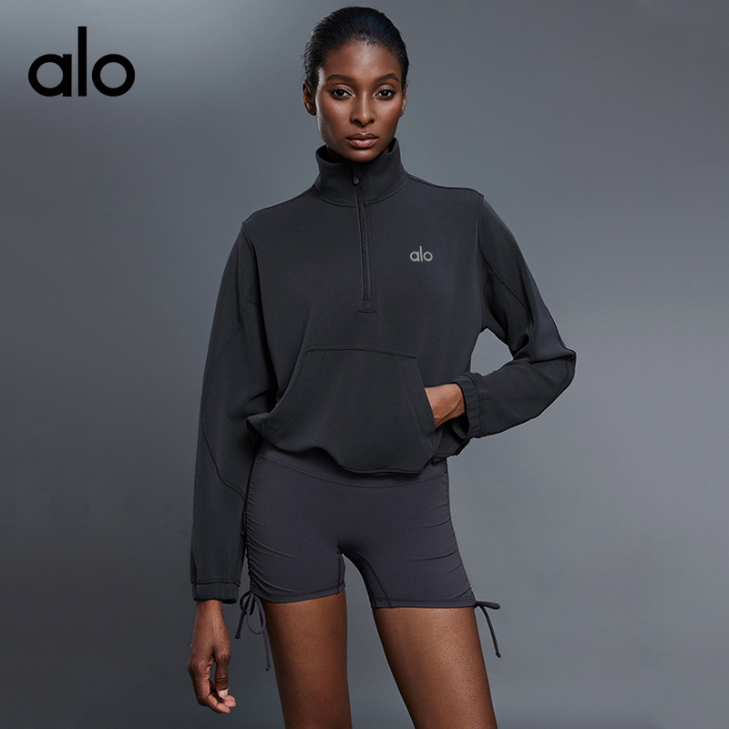 ALO YOGA💰128💎支持一件代发
aloyoga 宽松半拉链卫衣女秋季防风立领抽绳下摆卫衣
【品牌】ALO 
【款号】D25136
【面料】涤纶/氨纶/莫代尔
【颜色】黑色，海军蓝，纯橡木，白蛋白
【尺码】4，6，8，10，12
 专柜同款品质，厂家直销，货源充足，售后保障