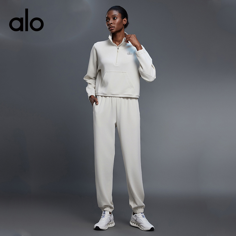 ALO YOGA💰128💎支持一件代发
aloyoga 宽松半拉链卫衣女秋季防风立领抽绳下摆卫衣
【品牌】ALO 
【款号】D25136
【面料】涤纶/氨纶/莫代尔
【颜色】黑色，海军蓝，纯橡木，白蛋白
【尺码】4，6，8，10，12
 专柜同款品质，厂家直销，货源充足，售后保障