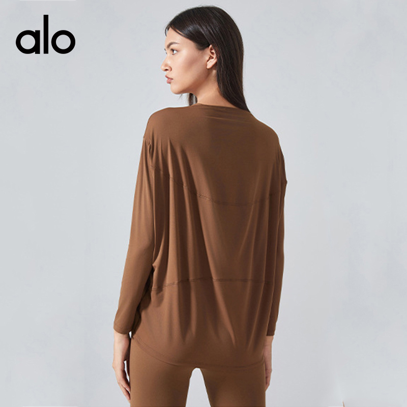 ALO YOGA💰78💎支持一件代发
aloyoga 春季裸感宽松瑜伽长袖透气百搭健身运动上衣
【品牌】ALO 
【款号】DS010
【面料】锦纶/氨纶
【颜色】白色，比利时蓝，藏蓝色，茶棕色，潮水蓝，黑色，灰褐色，焦橙色，金菊黄，烤棕色，林灰绿，浅粉芍药，亚麻色，玉石白
【尺码】4，6，8，10，12
 专柜同款品质，厂家直销，货源充足，售后保障