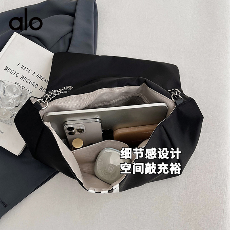 ALO YOGA 💰68💎支持一件代发
aloyoga 休闲通勤大容量尼龙布大包包新款时尚单肩包
【品牌】AlO
【款号】STB3174
【面料】尼龙
【颜色】黑色
【尺码】均码
 专柜同款品质，厂家直销，货源充足，售后保障