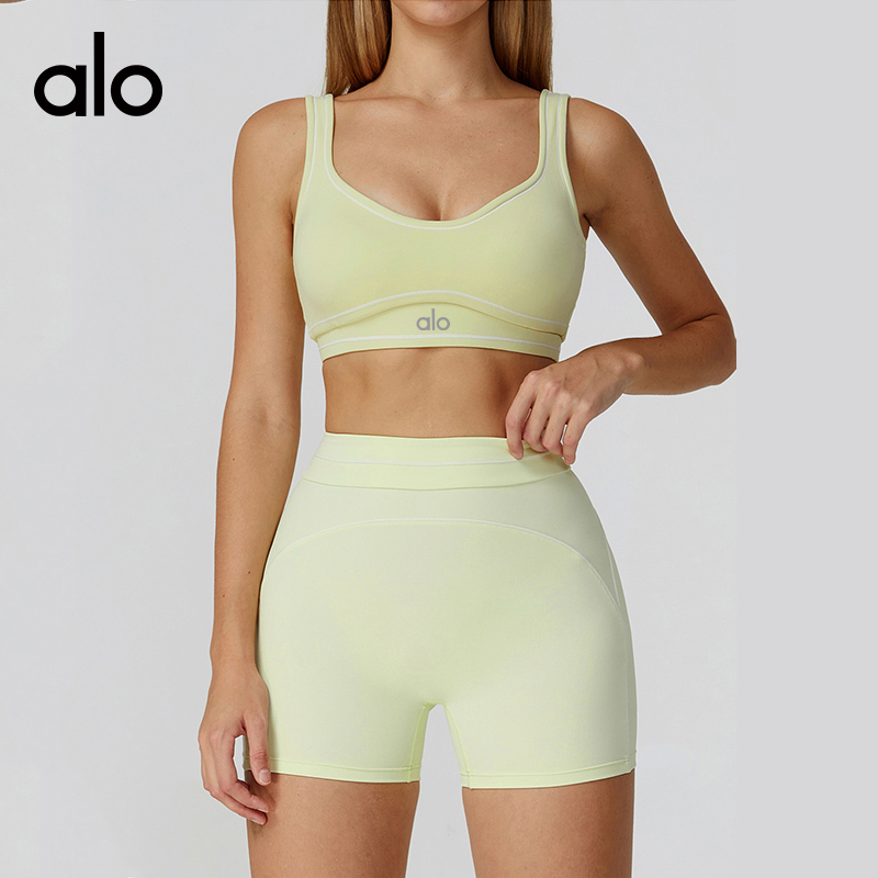 ALO YOGA 💰78💎支持一件代发
aloyoga 撞色磨毛瑜伽文胸U型美背运动健身内衣瑜伽服
【品牌】AlO
【款号】EWX7028
【面料】锦纶/氨纶
【颜色】高级黑，徽章蓝，柠绿色，深巧棕，樱桃红
【尺码】S，M，L，XL
 专柜同款品质，厂家直销，货源充足，售后保障