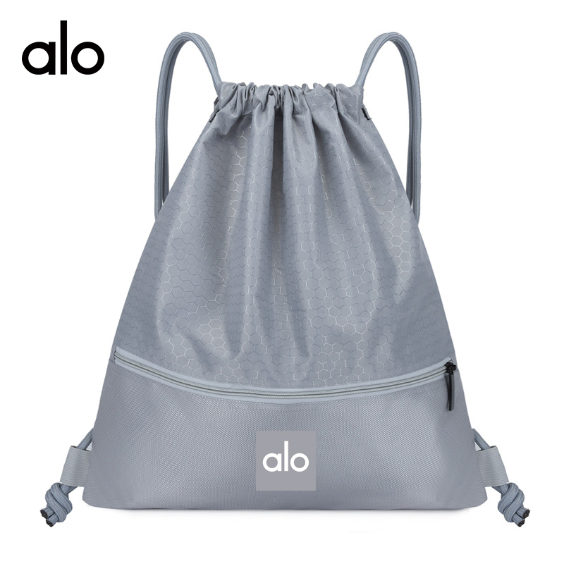 ALO YOGA 💰68💎支持一件代发
aloyoga 篮球包篮球袋子大容量男女运动健身包
【品牌】ALO 
【款号】STB1012
【面料】牛津布
【颜色】黑色，藏青色，玫红色，灰色
【尺码】均码
 专柜同款品质，厂家直销，货源充足，售后保障