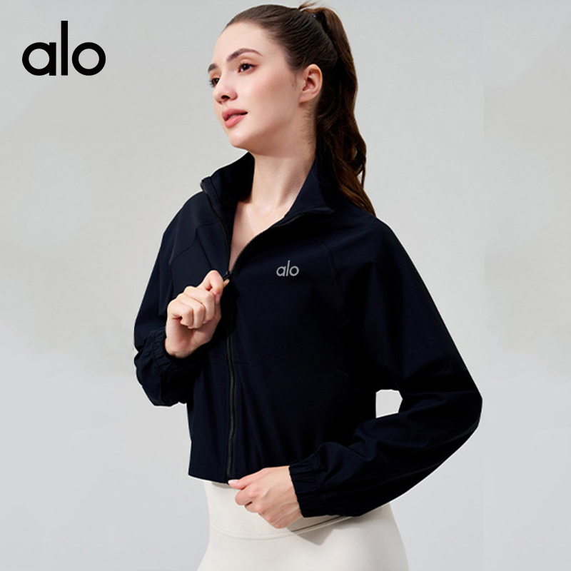 ALO YOGA💰103💎支持一件代发
aloyoga 凉感长袖防晒衣长袖宽松休闲骑行外套运动健身服
【品牌】ALO 
【款号】WT1326
【面料】锦纶/氨纶
【颜色】白色，黑色，卡其色，兰花盛开，梦幻浅蓝
【尺码】4，6，8，10
 专柜同款品质，厂家直销，货源充足，售后保障