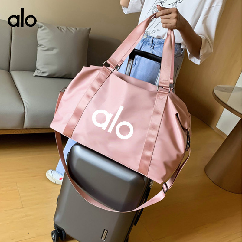 ALO YOGA 💰76💎支持一件代发
aloyoga 健身手提包跨境干湿分离大容量运动包防水多功能旅行包
【品牌】AlO
【款号】JY23包包
【面料】尼龙
【颜色】黑色，深蓝色，浅紫色，浅灰色，粉色，浅绿色
【尺码】均码
 专柜同款品质，厂家直销，货源充足，售后保障