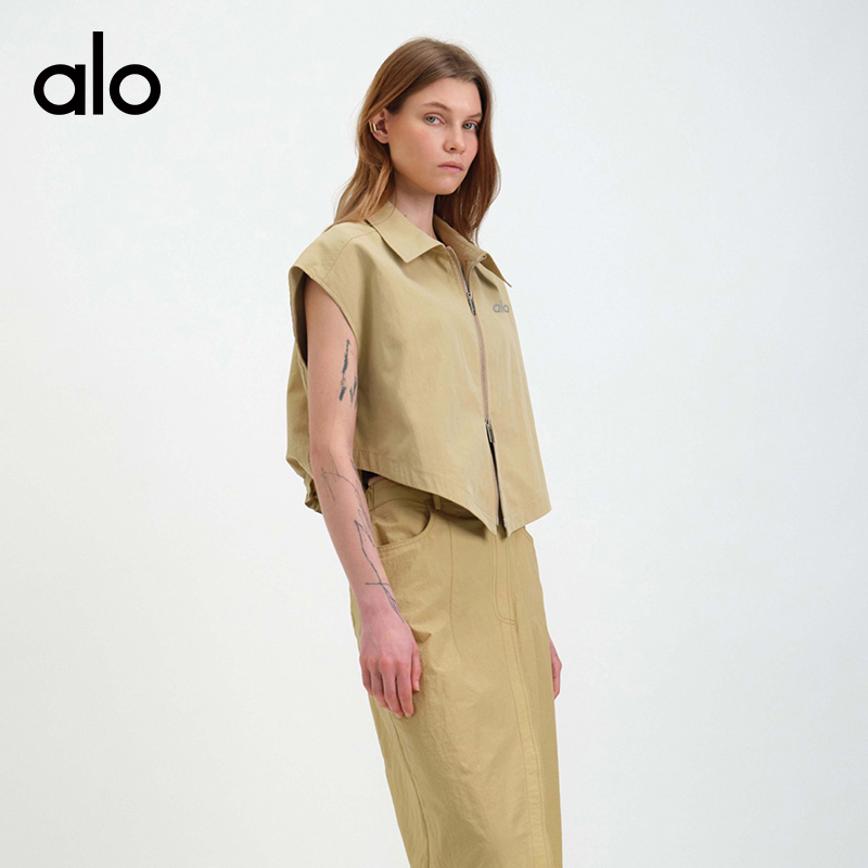 ALO YOGA💰88💎支持一件代发
aloyoga 休闲百搭短夹克无袖翻领拉链时尚装夹克
【品牌】ALO 
【款号】BX25457
【面料】涤纶/氨纶
【颜色】卡其色
【尺码】S，M，L，XL
 专柜同款品质，厂家直销，货源充足，售后保障