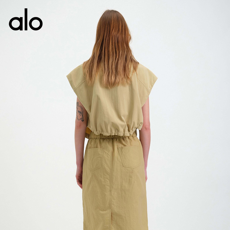 ALO YOGA💰88💎支持一件代发
aloyoga 休闲百搭短夹克无袖翻领拉链时尚装夹克
【品牌】ALO 
【款号】BX25457
【面料】涤纶/氨纶
【颜色】卡其色
【尺码】S，M，L，XL
 专柜同款品质，厂家直销，货源充足，售后保障