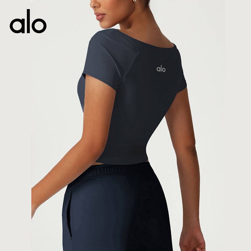 ALO YOGA💰78💎支持一件代发
aloyoga 性感修身塑形运动上衣休闲瑜伽服高弹短袖
【品牌】ALO 
【款号】DX2528
【面料】锦纶/氨纶
【颜色】淡蓝色，棕色，灰蓝色
【尺码】S，M，L，XL
 专柜同款品质，厂家直销，货源充足，售后保障