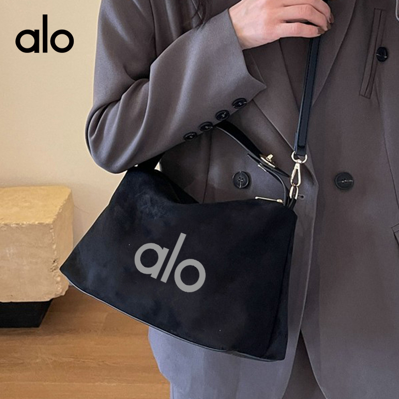 ALO YOGA💰78💎支持一件代发
aloyoga 复古磨砂手提包小众腋下包百搭麂皮绒单肩斜挎包
【品牌】ALO 
【款号】STB2390
【面料】PU
【颜色】黑色，棕色，咖啡色
【尺码】均码
 专柜同款品质，厂家直销，货源充足，售后保障