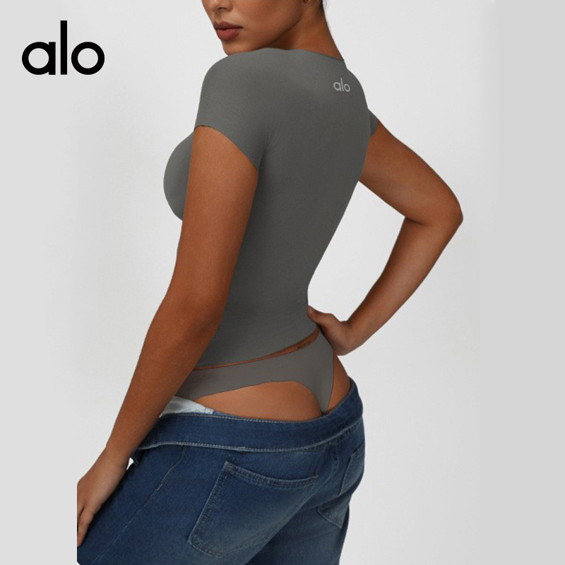 ALO YOGA💰73💎支持一件代发
aloyoga 极简时尚短袖T恤高弹裸感瑜伽健身运动短袖
【品牌】ALO 
【款号】DX2539
【面料】锦纶/氨纶
【颜色】黑色，铁灰色，肉粉色，浅棕色
【尺码】S，M，L，XL
 专柜同款品质，厂家直销，货源充足，售后保障