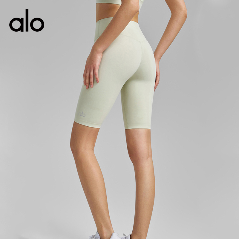 ALO YOGA💰83💎支持一件代发
aloyoga 裸感果冻胶健身无T线紧身骑行瑜伽短裤
【品牌】ALO 
【款号】DK266
【面料】锦纶/氨纶
【颜色】代码蓝，罗兰紫，青梅绿，星空黑，摩卡棕
【尺码】S，M，L，XL
 专柜同款品质，厂家直销，货源充足，售后保障