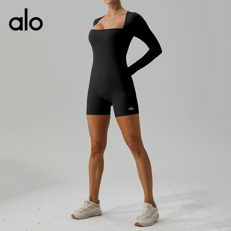 ALO YOGA💰98💎支持一件代发
aloyoga 性感修身瑜伽长袖连体服舞蹈运动连体短裤
【品牌】ALO 
【款号】YW983
【面料】锦纶/氨纶
【颜色】灰绿色，深棕色，象牙白，黑色
【尺码】S，M，L，XL
 专柜同款品质，厂家直销，货源充足，售后保障
