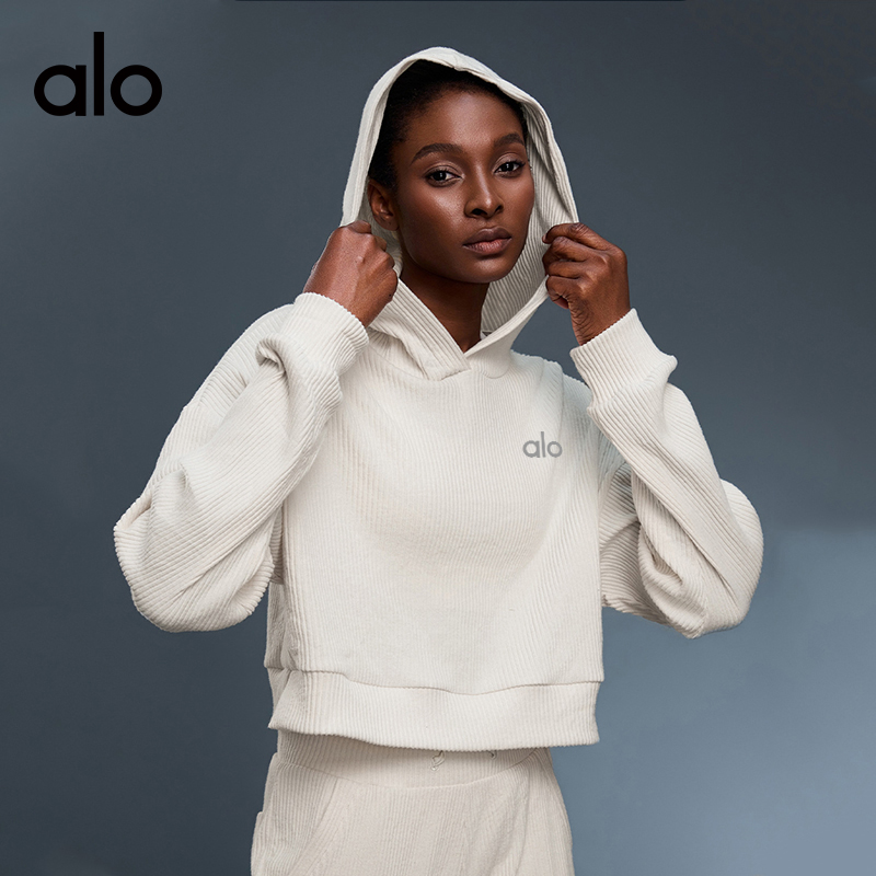 ALO YOGA💰98💎支持一件代发
aloyoga 短款连帽卫衣女秋季宽松显瘦运动休闲上衣
【品牌】ALO 
【款号】D25162
【面料】棉/涤纶/氨纶
【颜色】象牙白，冰河灰
【尺码】4，6，8，10，12
 专柜同款品质，厂家直销，货源充足，售后保障