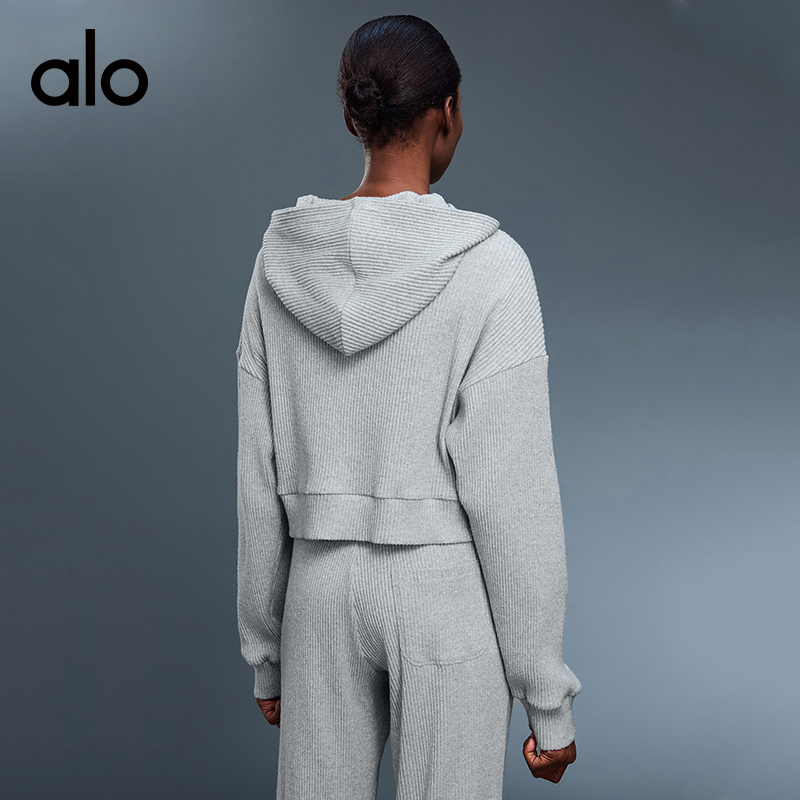 ALO YOGA💰98💎支持一件代发
aloyoga 短款连帽卫衣女秋季宽松显瘦运动休闲上衣
【品牌】ALO 
【款号】D25162
【面料】棉/涤纶/氨纶
【颜色】象牙白，冰河灰
【尺码】4，6，8，10，12
 专柜同款品质，厂家直销，货源充足，售后保障