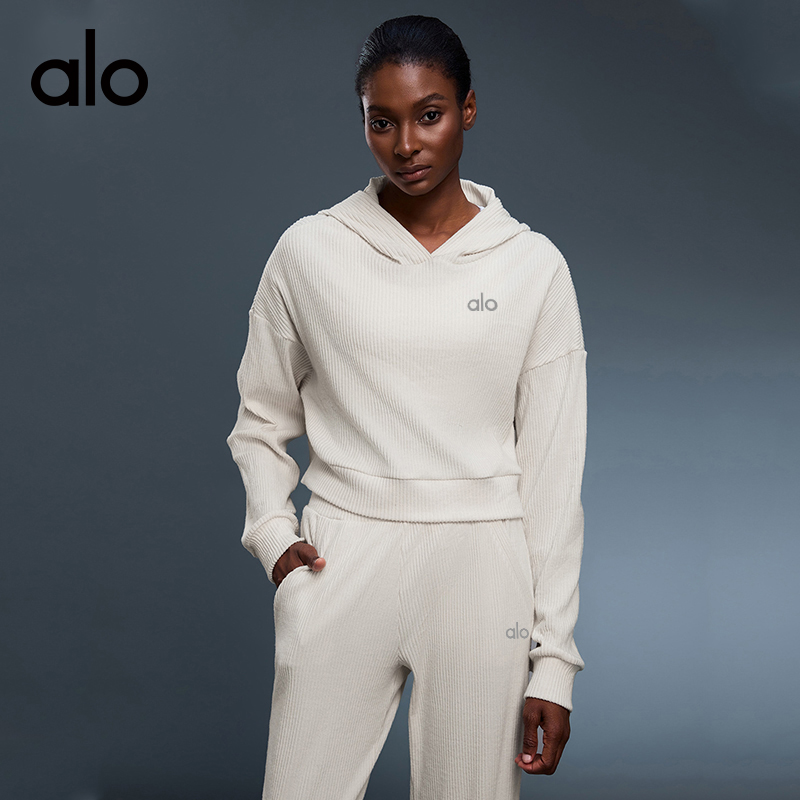 ALO YOGA💰98💎支持一件代发
aloyoga 短款连帽卫衣女秋季宽松显瘦运动休闲上衣
【品牌】ALO 
【款号】D25162
【面料】棉/涤纶/氨纶
【颜色】象牙白，冰河灰
【尺码】4，6，8，10，12
 专柜同款品质，厂家直销，货源充足，售后保障