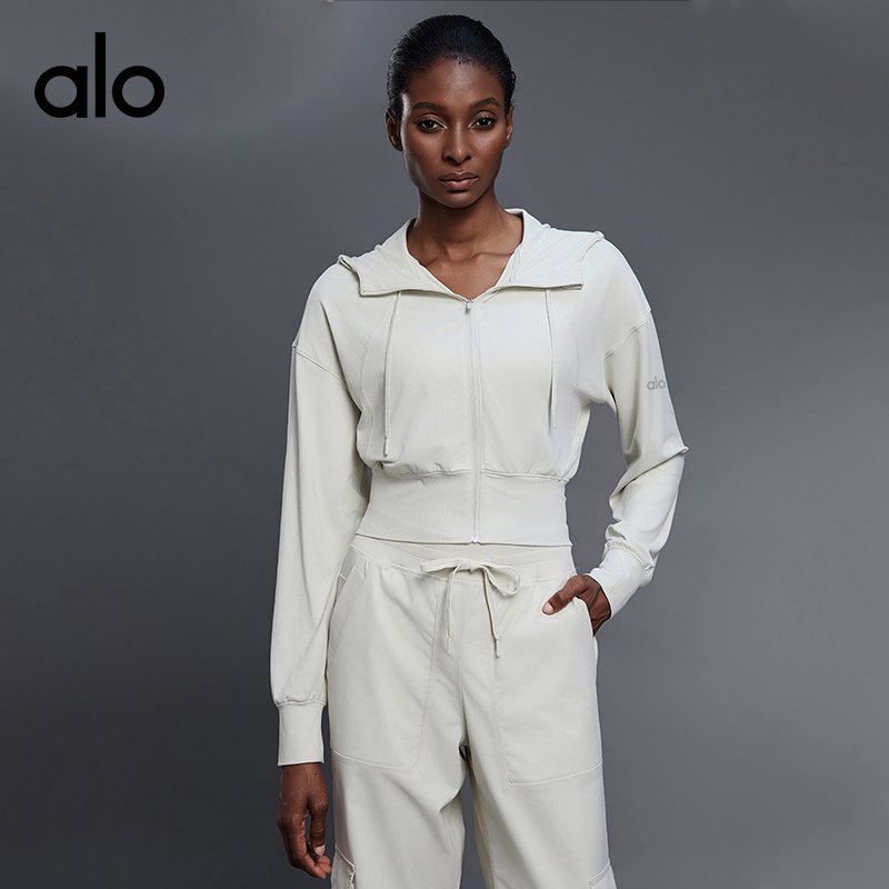 ALO YOGA💰98💎支持一件代发
aloyoga 秋季短款抽绳连帽运动外套束腰下摆开衫上衣
【品牌】ALO 
【款号】D25147
【面料】锦纶/氨纶
【颜色】黑色，骨白色，深卡其色
【尺码】4，6，8，10，12
 专柜同款品质，厂家直销，货源充足，售后保障