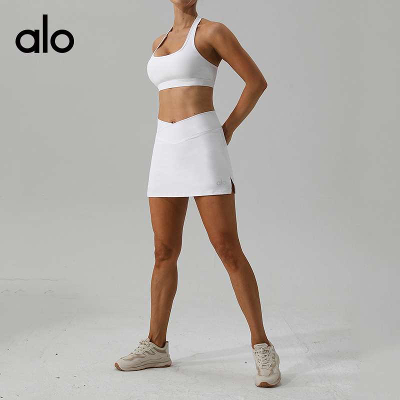 ALO YOGA💰78💎支持一件代发
aloyoga 户外跑步运动文胸速干透气挂脖健身背心上衣
【品牌】ALO 
【款号】YW436
【面料】锦纶/氨纶
【颜色】白色，竹叶绿，灰蓝色，黑色，冰蓝色
【尺码】S/4，M/6，L/8，XL/10
 专柜同款品质，厂家直销，货源充足，售后保障