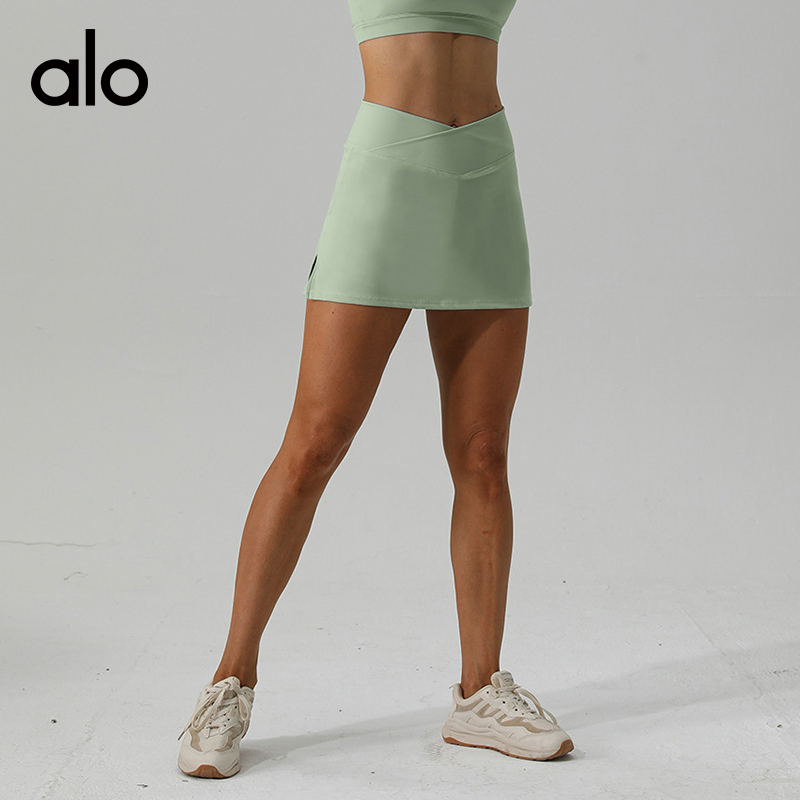 ALO YOGA💰78💎支持一件代发
aloyoga 春夏修身瑜伽短裙透气跑步健身运动网球裙
【品牌】ALO 
【款号】KW243
【面料】锦纶/氨纶
【颜色】白色，竹叶绿，灰蓝色，黑色，冰蓝色
【尺码】S/4，M/6，L/8，XL/10
 专柜同款品质，厂家直销，货源充足，售后保障