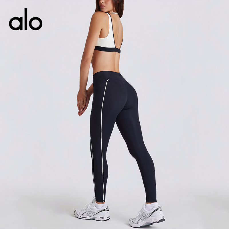 ALO YOGA💰143💎支持一件代发
aloyoga 吊带撞色V领美背文胸健身长裤运动内衣瑜伽服套装
【品牌】ALO 
【款号】CTZ4600
【面料】氨纶/锦纶
【颜色】深红色，暖黄色，白衣黑裤，暗夜黑
【尺码】S，M，L，XL
 专柜同款品质，厂家直销，货源充足，售后保障