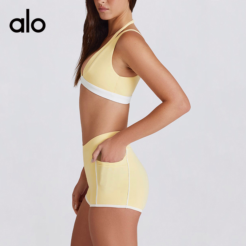 ALO YOGA💰133💎支持一件代发
aloyoga 裸感撞色V领美背内衣健身短裤运动文胸瑜伽服套装
【品牌】ALO 
【款号】DTZ4600
【面料】氨纶/锦纶
【颜色】深红色，暖黄色，白衣黑裤，暗夜黑，钻石白
【尺码】S，M，L，XL
 专柜同款品质，厂家直销，货源充足，售后保障