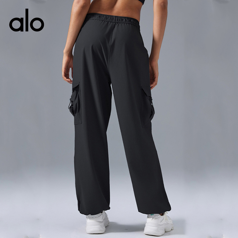 ALO YOGA💰118💎支持一件代发
aloyoga 休闲裤脚带抽绳两穿跑步健身裤宽松运动工装裤
【品牌】ALO 
【款号】D25089
【面料】尼龙
【颜色】白蛋白，深灰色，黑色
【尺码】4，6，8，10，12
 专柜同款品质，厂家直销，货源充足，售后保障