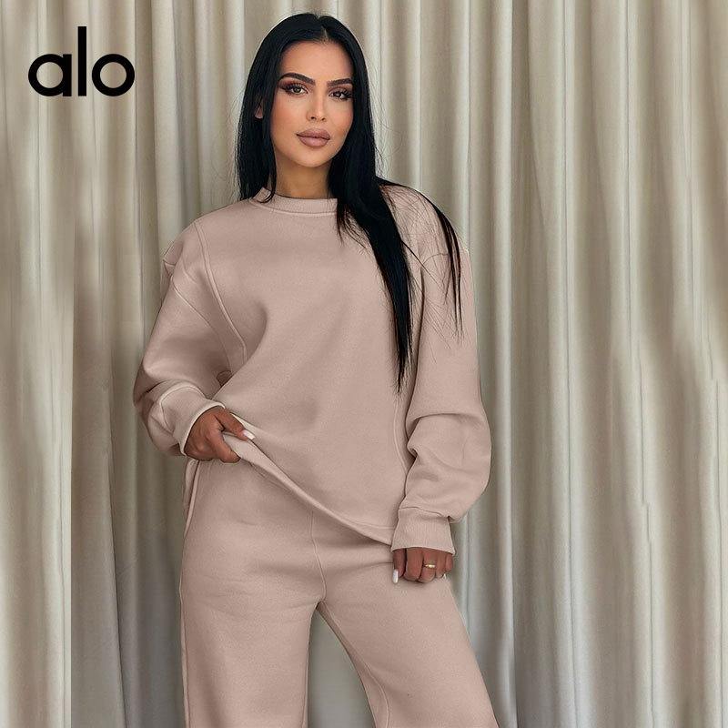 ALO YOGA💰108💎支持一件代发
aloyoga 休闲纯色圆领长袖卫衣宽松女装阔腿裤运动套装
【品牌】ALO 
【款号】211470
【面料】涤纶/氨纶
【颜色】藕色，咖啡色，黑色，杏色，深蓝色，浅蓝色
【尺码】S，M，L，XL，2XL
 专柜同款品质，厂家直销，货源充足，售后保障