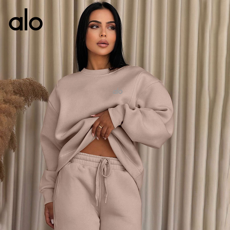 ALO YOGA💰108💎支持一件代发
aloyoga 休闲纯色圆领长袖卫衣宽松女装阔腿裤运动套装
【品牌】ALO 
【款号】211470
【面料】涤纶/氨纶
【颜色】藕色，咖啡色，黑色，杏色，深蓝色，浅蓝色
【尺码】S，M，L，XL，2XL
 专柜同款品质，厂家直销，货源充足，售后保障