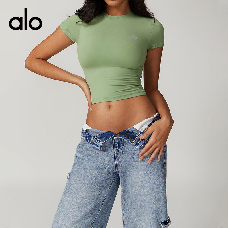 ALO YOGA💰78💎支持一件代发
aloyoga 休闲紧身速干健身上衣瑜伽跑步普拉提短袖
【品牌】ALO 
【款号】DDX8743
【面料】锦纶/氨纶
【颜色】大红色，铁灰色，青草绿，奶油杏，蓝灰色，咖啡色，高级黑
【尺码】S，M，L，XL
 专柜同款品质，厂家直销，货源充足，售后保障