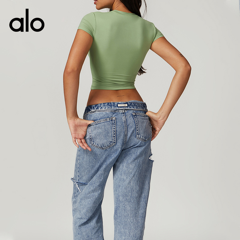 ALO YOGA💰78💎支持一件代发
aloyoga 休闲紧身速干健身上衣瑜伽跑步普拉提短袖
【品牌】ALO 
【款号】DDX8743
【面料】锦纶/氨纶
【颜色】大红色，铁灰色，青草绿，奶油杏，蓝灰色，咖啡色，高级黑
【尺码】S，M，L，XL
 专柜同款品质，厂家直销，货源充足，售后保障