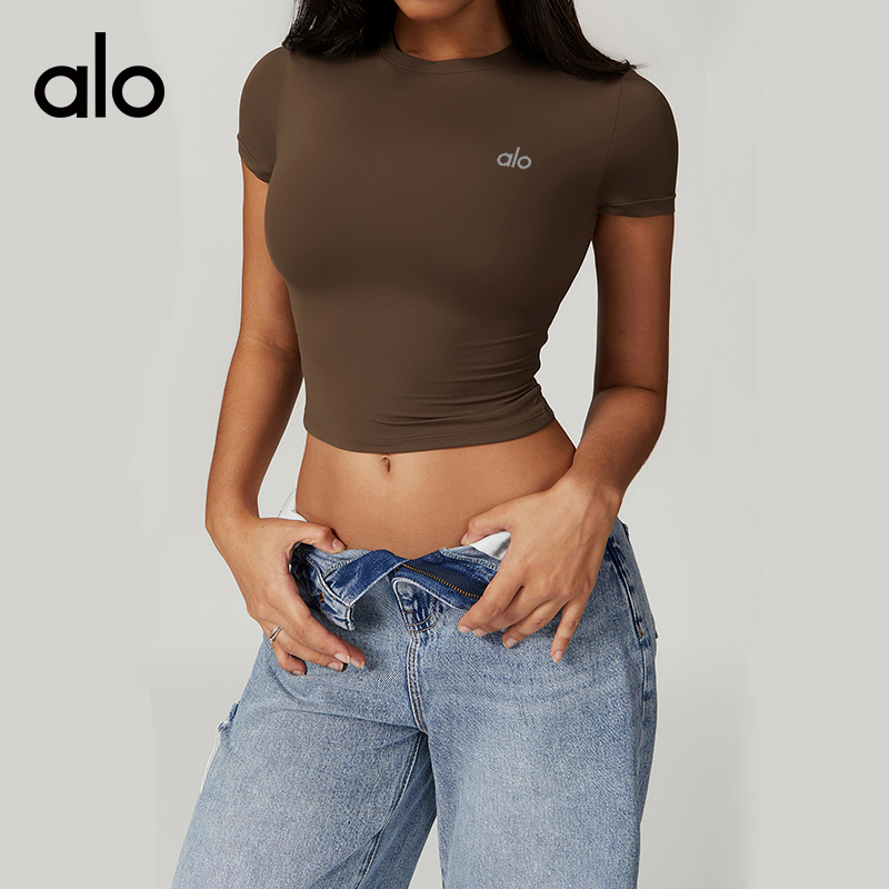 ALO YOGA💰78💎支持一件代发
aloyoga 休闲紧身速干健身上衣瑜伽跑步普拉提短袖
【品牌】ALO 
【款号】DDX8743
【面料】锦纶/氨纶
【颜色】大红色，铁灰色，青草绿，奶油杏，蓝灰色，咖啡色，高级黑
【尺码】S，M，L，XL
 专柜同款品质，厂家直销，货源充足，售后保障